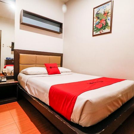 Reddoorz Plus Near Pasar Wisata Pekanbaru Bagian luar foto