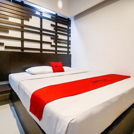 Reddoorz Plus Near Pasar Wisata Pekanbaru Bagian luar foto