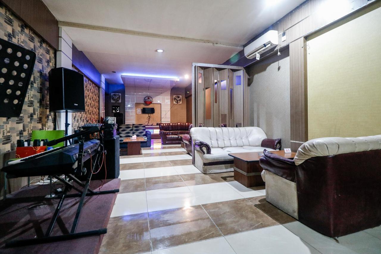 Reddoorz Plus Near Pasar Wisata Pekanbaru Bagian luar foto