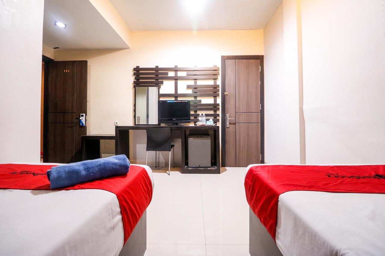 Reddoorz Plus Near Pasar Wisata Pekanbaru Bagian luar foto