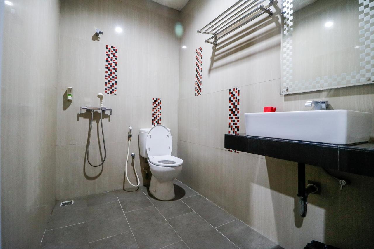 Reddoorz Plus Near Pasar Wisata Pekanbaru Bagian luar foto